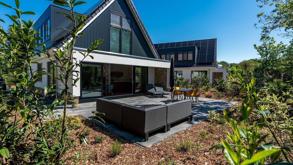 Den Burg Villa | Energy-neutral villa with wellness area