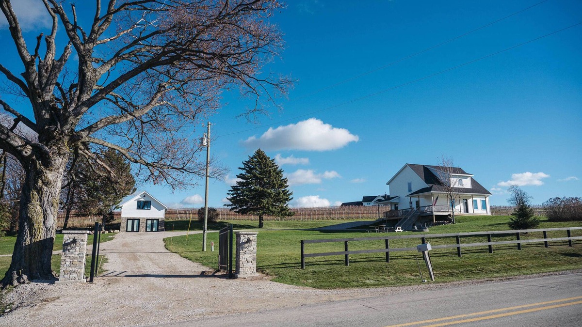 Williamsburg House | Engle Farmhouse - Vineyard living in Traverse City