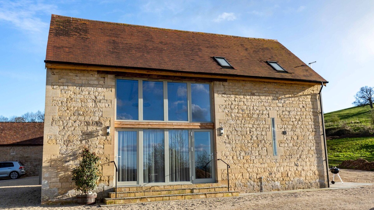 Haresfield House | English Barn Conversion at Idyllic Cotswold Farm