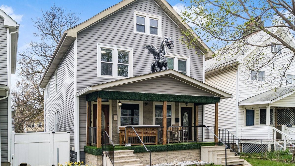 Weinland Park House | English Court Barcade: OSU home in Weinland Park/Short North