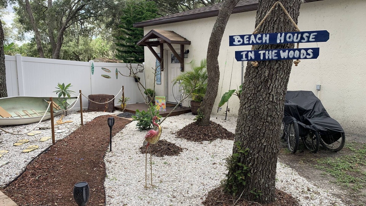 Port Richey House | ❤️English Tudor Guest House fenced yard BRING PET! Mini Donkey to pet❤️ MAY SALE!