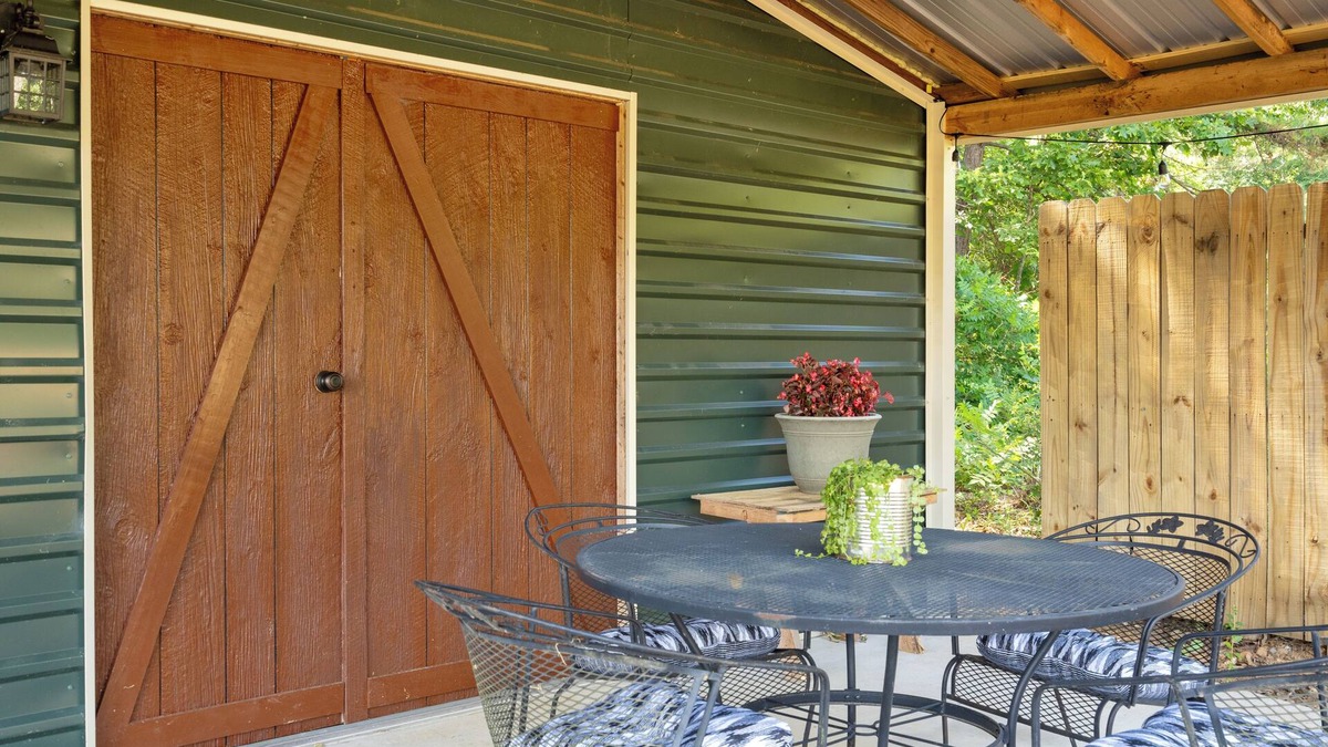 Oakland Apartment | Enid Lake's studio in Plum Point, .5 mile from boat ramp