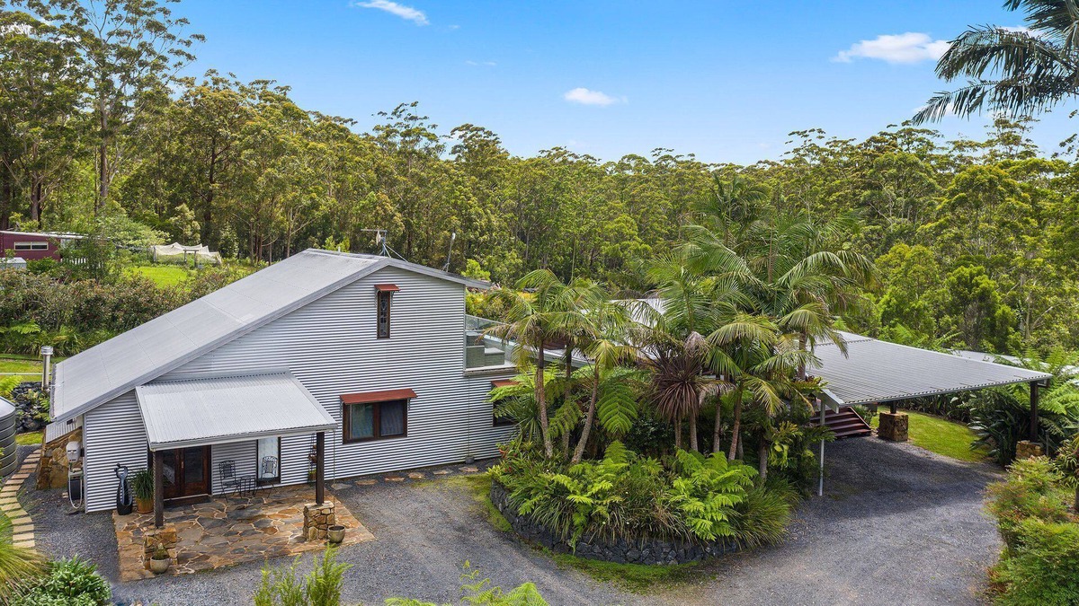 Lowanna House | Enjoy a 5-star experience in the Australian bushland, Ideal for groups retreats.