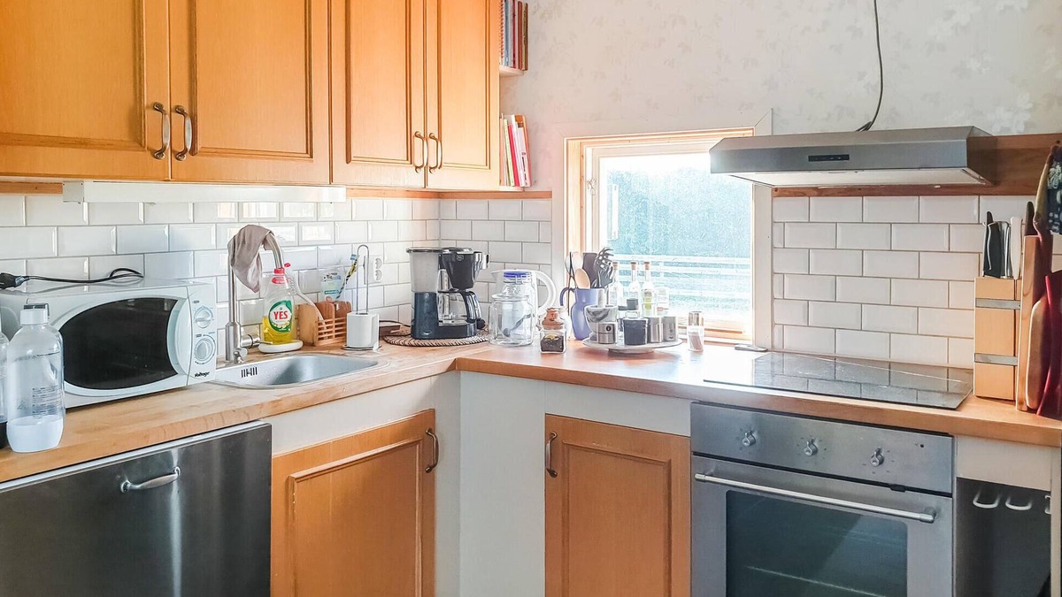 Kosta House | Enjoy a family vacation with fun in this cottage near two zoos.