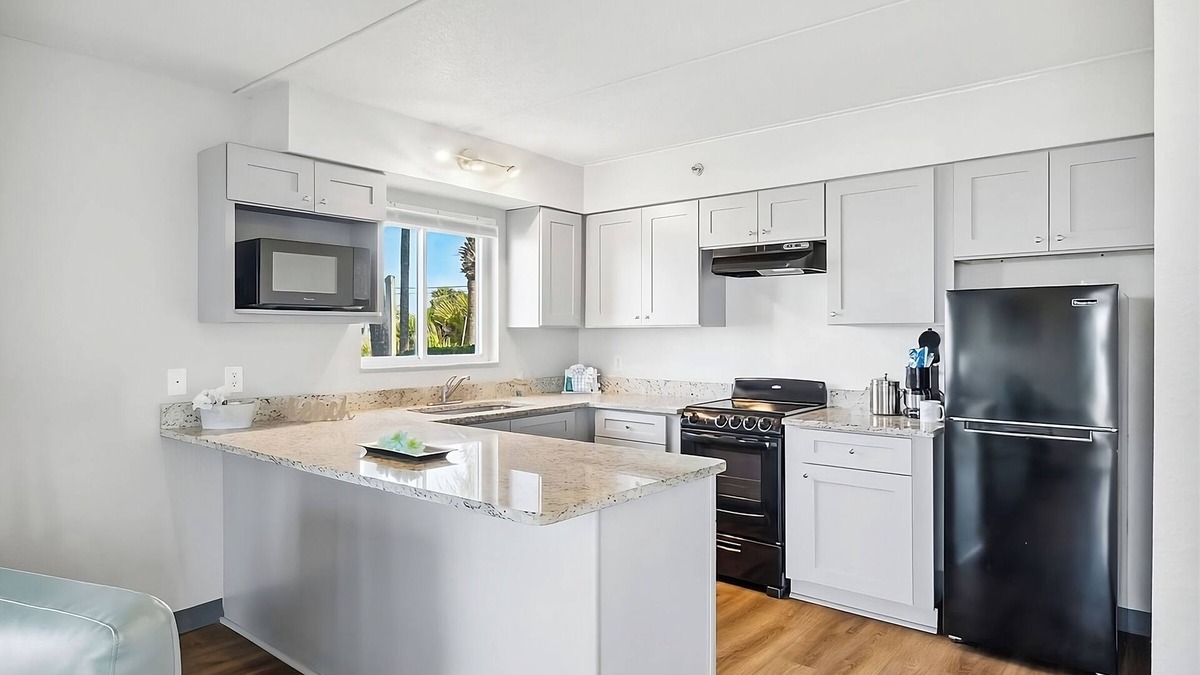 Fort Bay House | Enjoy a Hassle-Free and Comfortable Stay! 2 Spacious Units, Free Parking, Pool