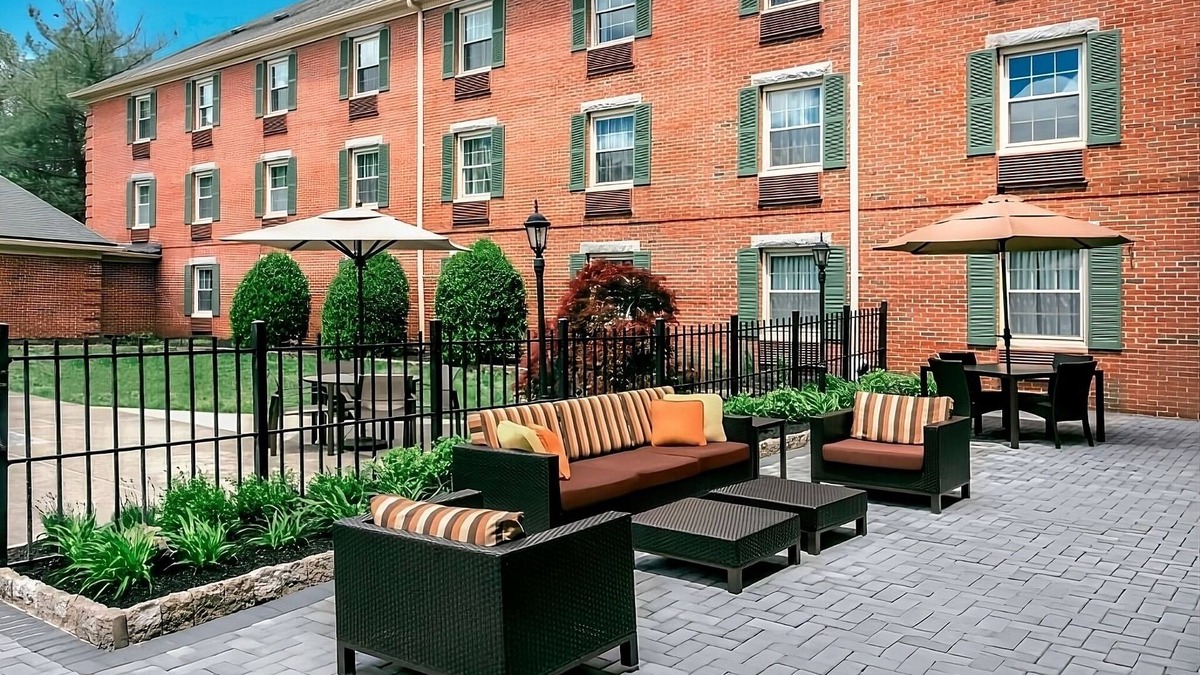 Tinton Falls Hotel | Enjoy a Hassle-Free Stay! Close to Lincroft Village Green, Pet-Friendly!