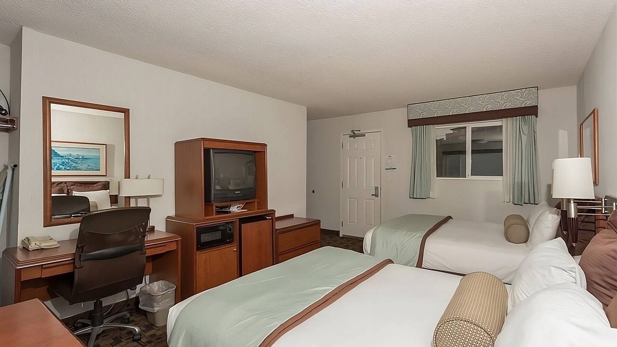 Newport Hotel | Enjoy a Hassle-Free and Suiting Stay! Modern Unit For 4, Pets Allowed!