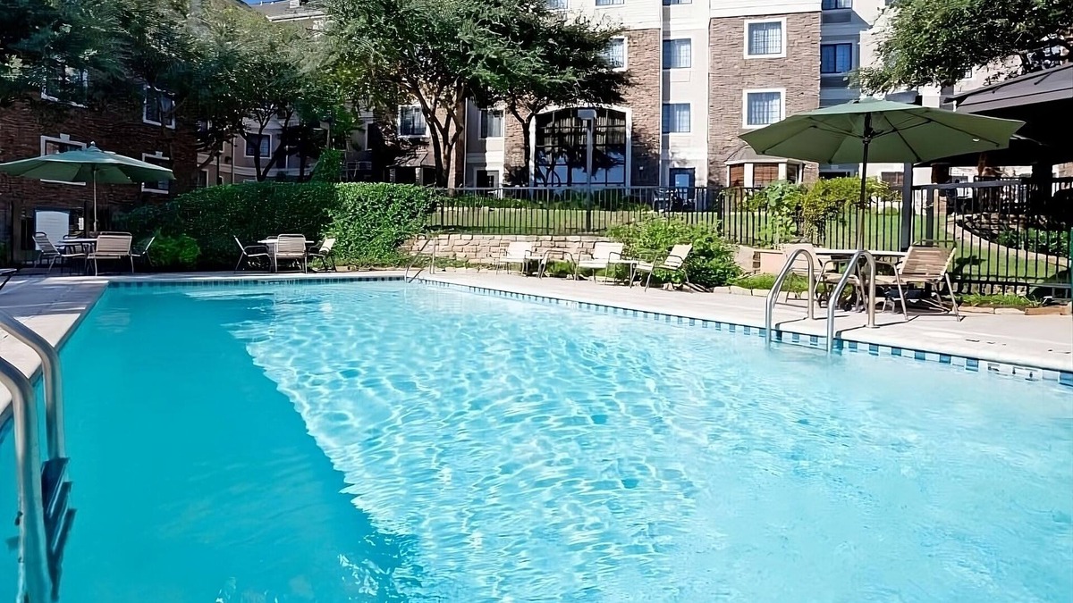 Gateway Hotel | Enjoy a Hassle-Free Stay! Pet-Friendly, Near Great Hills Municipal Park
