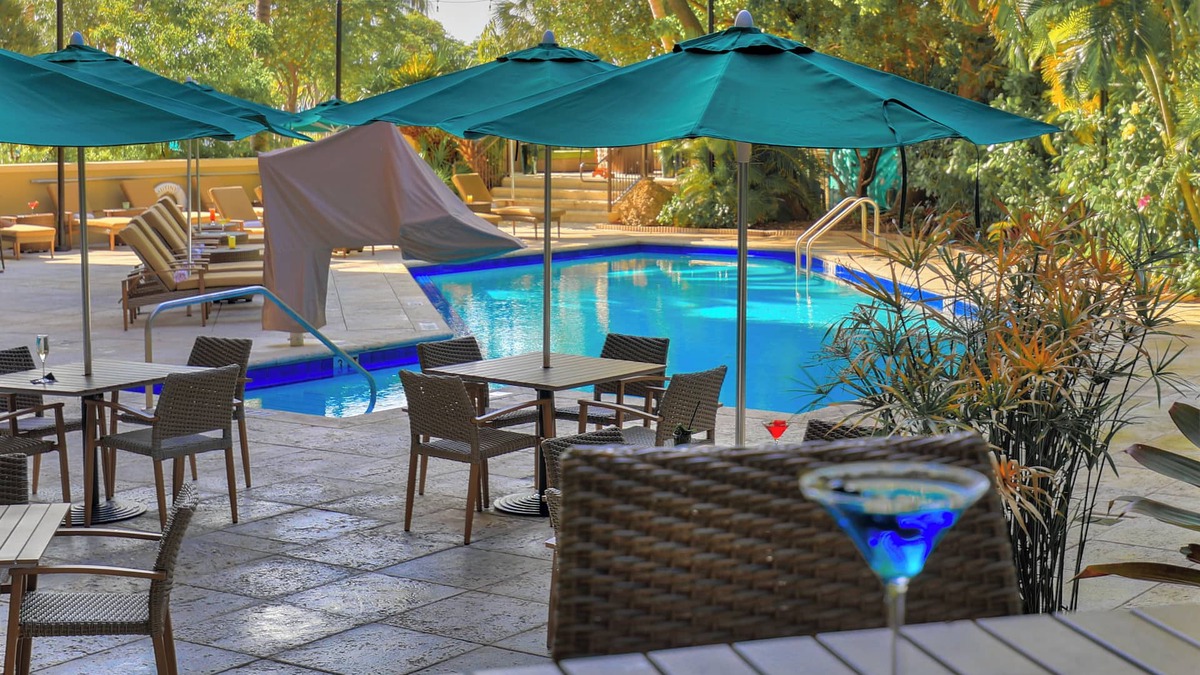 Coconut Grove Hotel | Enjoy a Hassle-Free Stay! 4 Convenient Units, Pool, Kitchen, Near Coco Walk