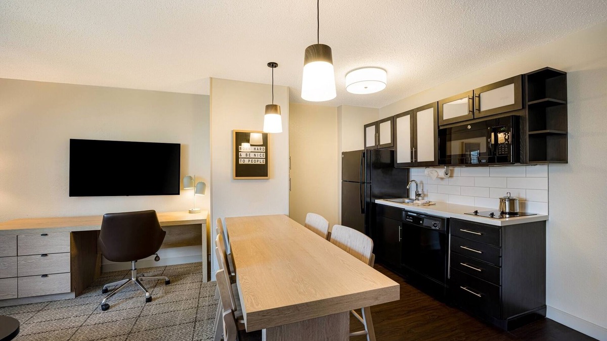 Exchange Place North Hotel | Enjoy a Hassle-Free Stay! 2 Posh Units, Near J. Owen Grundy Park, Pet-Friendly