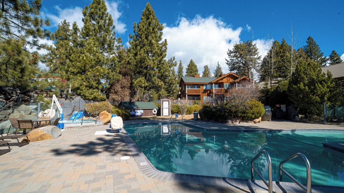 Tahoya Shores Hotel | Enjoy a Hassle-Free Stay! Onsite Pool, Free Parking, Close to Agate Bay