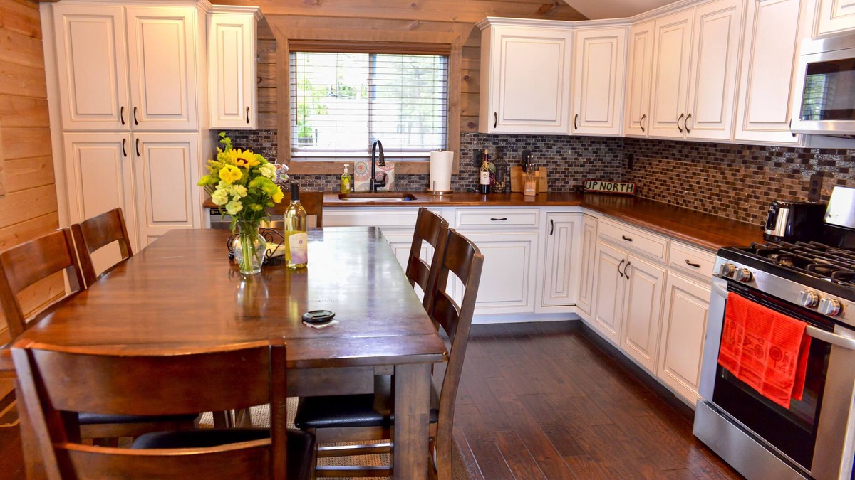 Pigeon House | Enjoy a lake front cottage in the Thumb of Michigan. A must see!