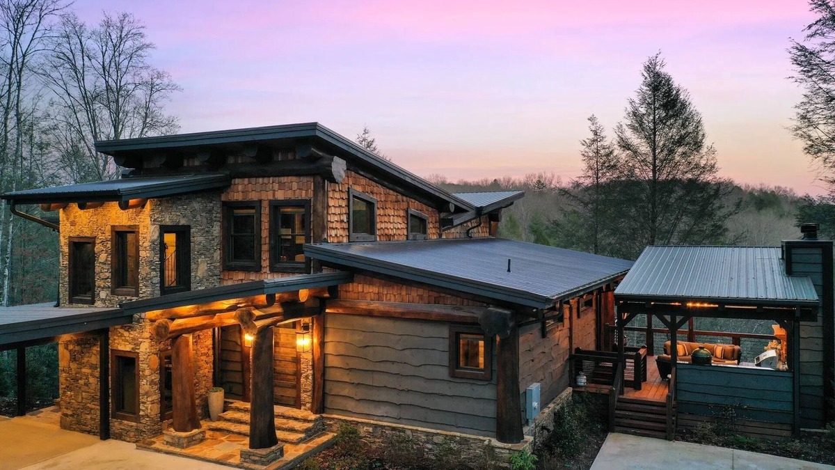 Epworth Cabin | Enjoy a Luxe Riverfront Retreat at Miracle Creek