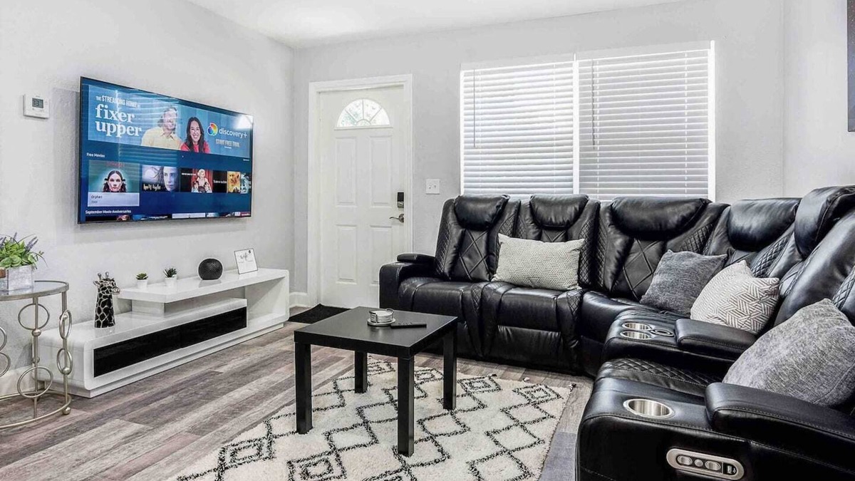 Fort Lauderdale House | Enjoy a luxurious experience at this remodeled luxury home