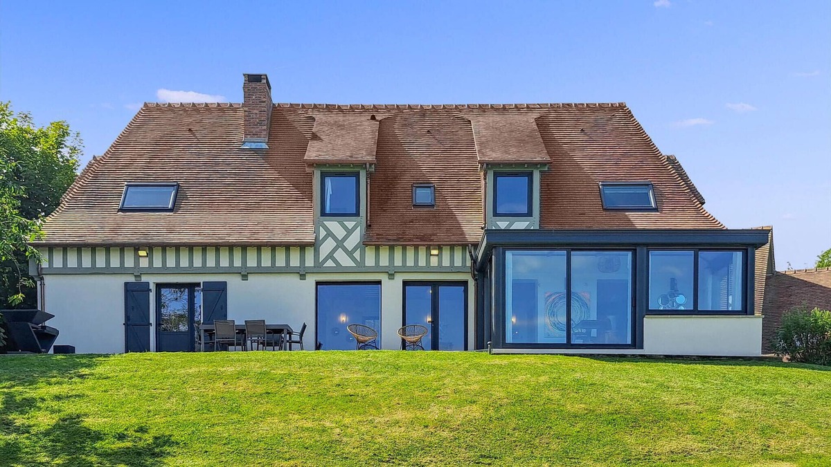 Cricqueboeuf House | Enjoy a magnificent sea panorama in this comfortable vacation home!