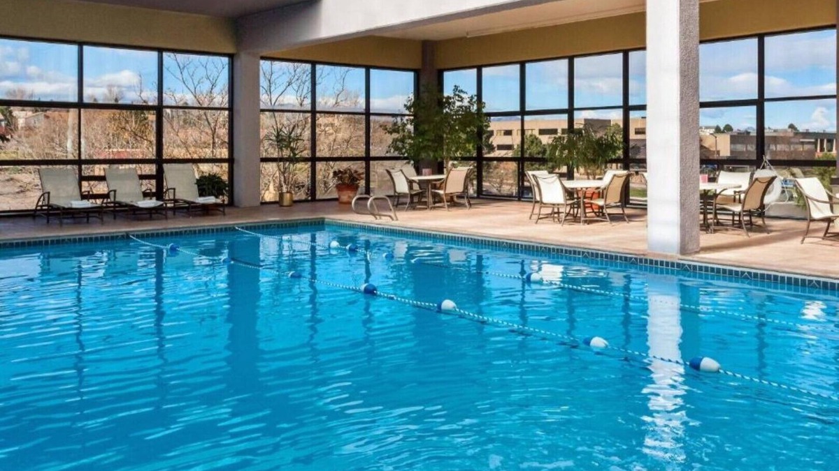 Union Square House | Enjoy a mountainside stay at our hotel in Lakewood, Colorado