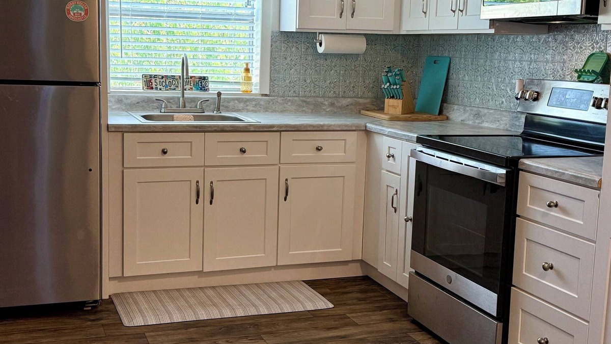 Matagorda House | Enjoy a nice retreat conveniently a few miles from beach or fishing docks.