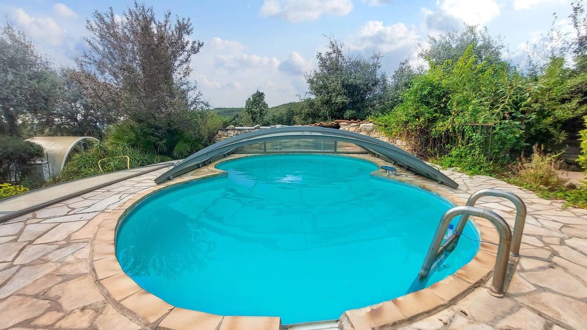 Cabrials House | Enjoy a quiet and relaxing vacation in this pleasant cottage in the countryside.