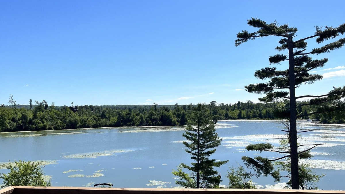Cameron House | Enjoy a relaxing getaway on Prairie Lake in Cameron, WI