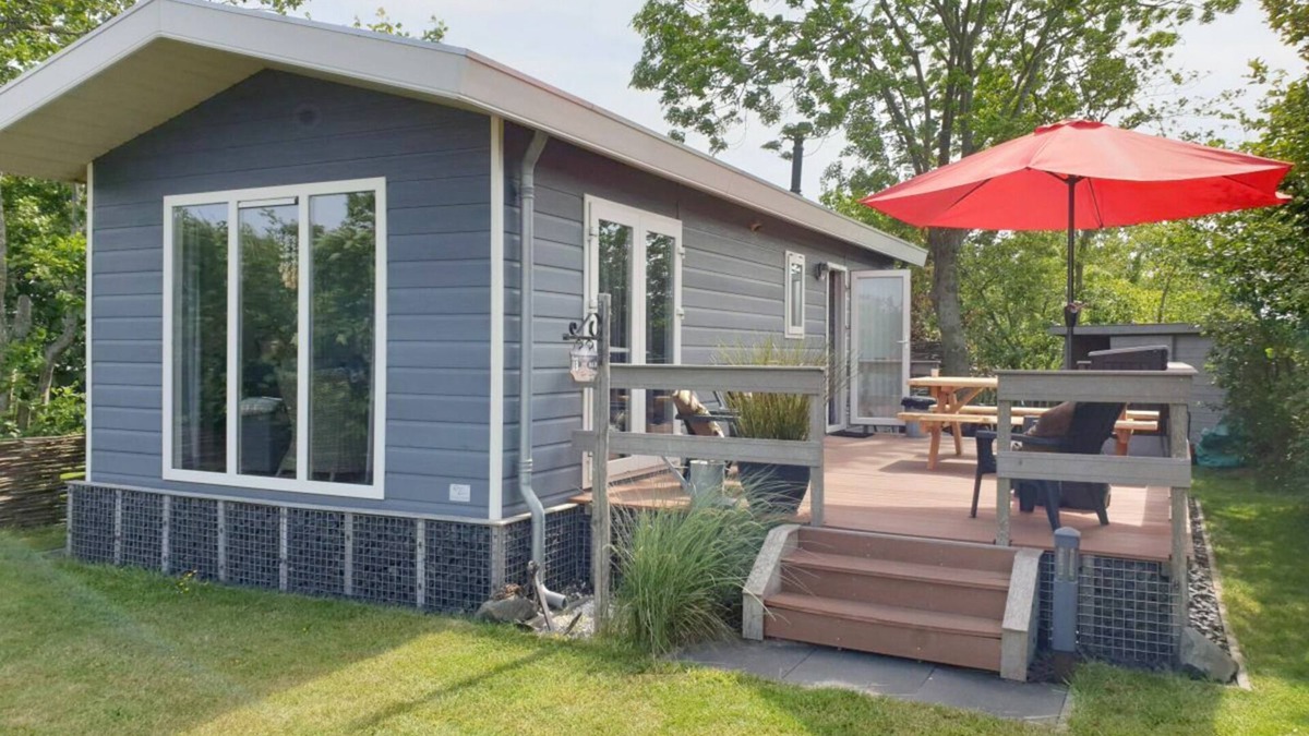 Petten House | Enjoy a relaxing holiday at Chalet Riviera - the ideal park for young and old in Petten aan Zee