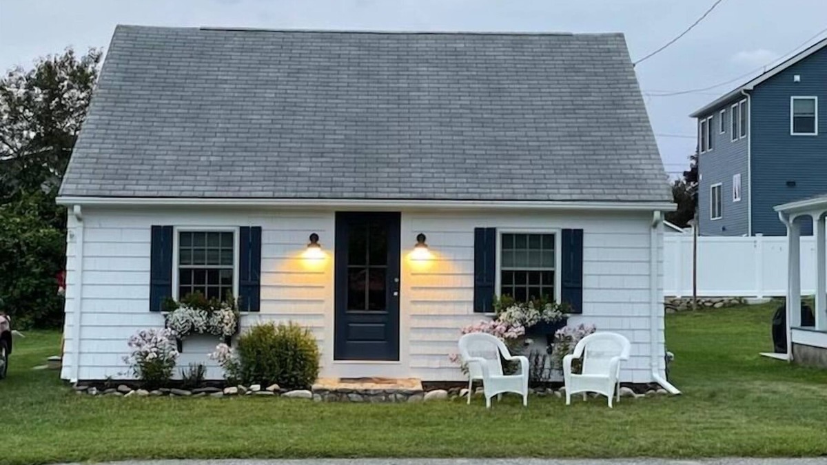 Narragansett Cottage | Enjoy a Relaxing Time in Narragansett, 2 Blocks From The Beach