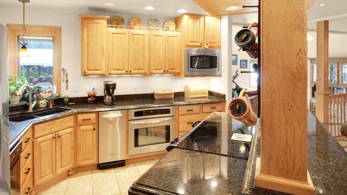 Seeley Lake House | Enjoy a relaxing vacation nestled near the mountains in Seeley Lake.