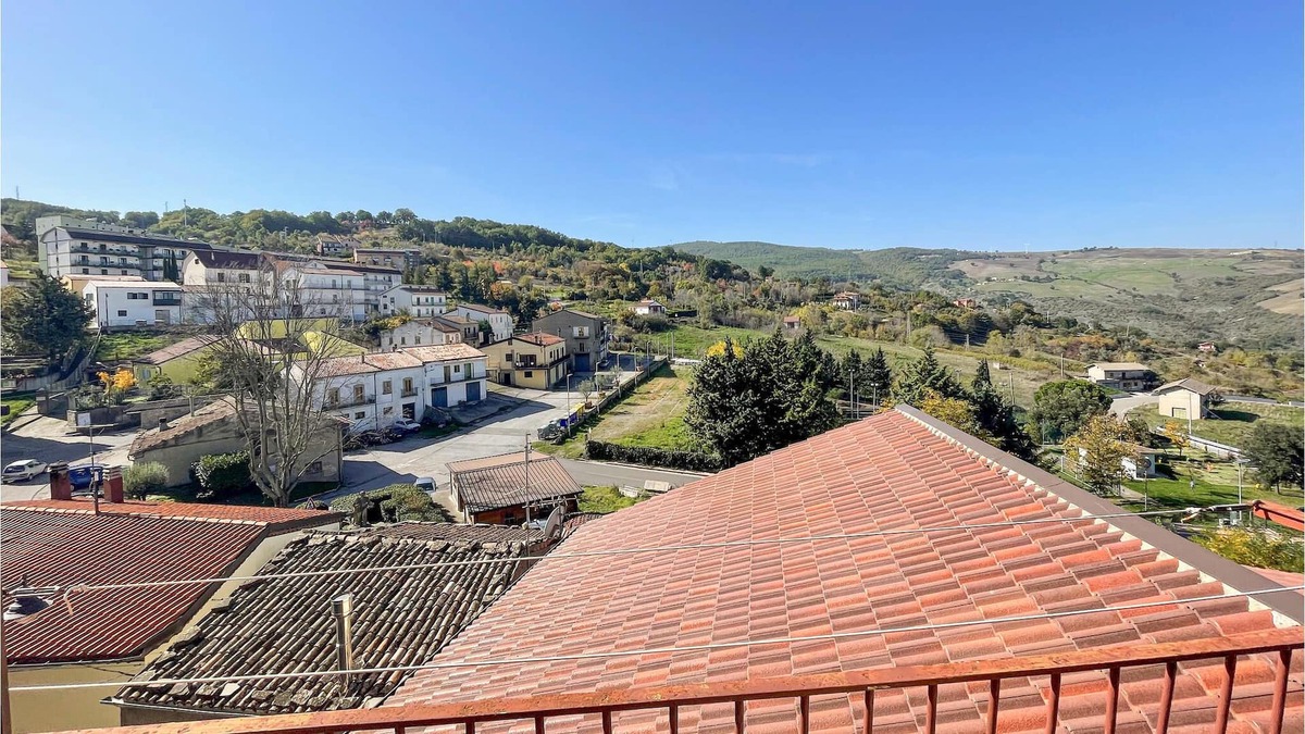 Trivigno House | Enjoy a relaxing vacation in this vacation home in a good location for exciting excursions.