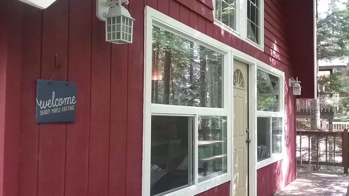 Hoodsport Cabin | Enjoy a Relaxing Weekend in the Woods at Shady Maple Cottage🌲🍂🍁
