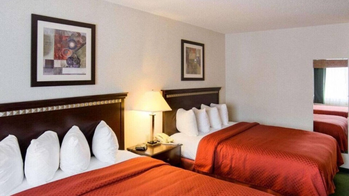 Coon Rapids House | Enjoy a Restful Stay with Family! Free Breakfast