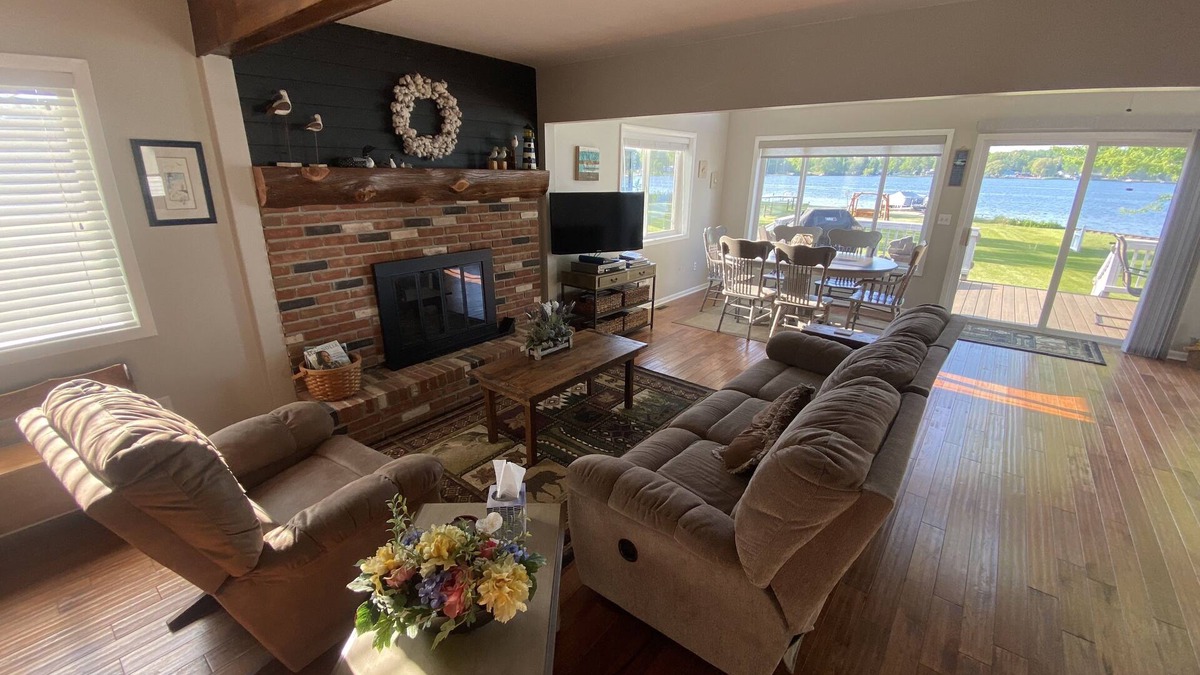 Hale Cottage | Enjoy A Restful Week Overlooking the Lake in Hale Michigan
