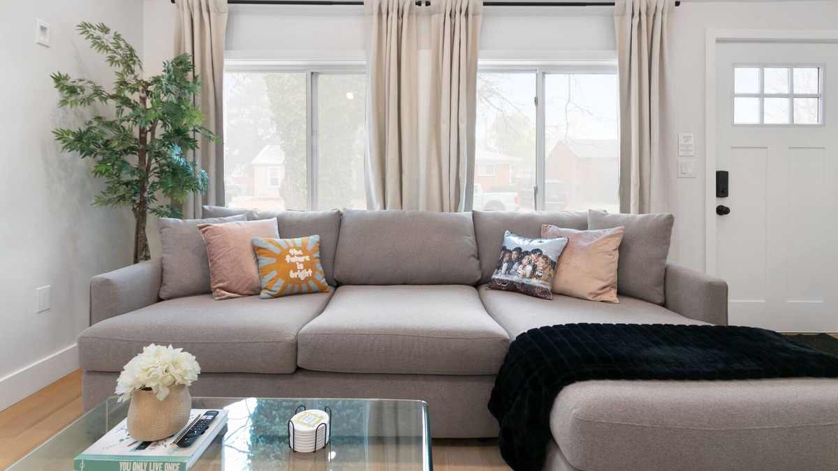 Hazel Park House | Enjoy a stay in this stylish 2 bedroom 1 bath home in Hazel Park