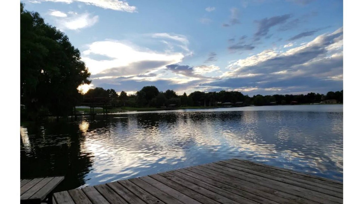 Keystone Cabin | Enjoy a step back in time on an Authentic "Old Florida" Lakefront property.