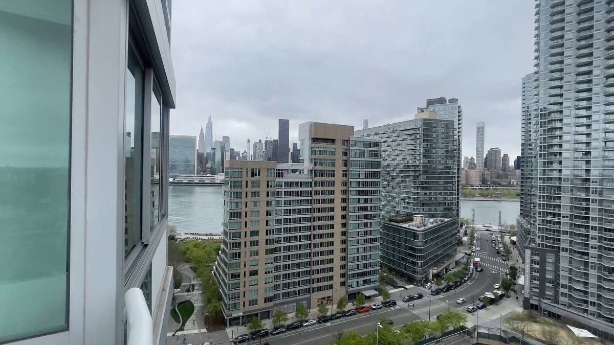 Hunters Point Apartment | Enjoy a stylish experience at this centrally-located place in LIC