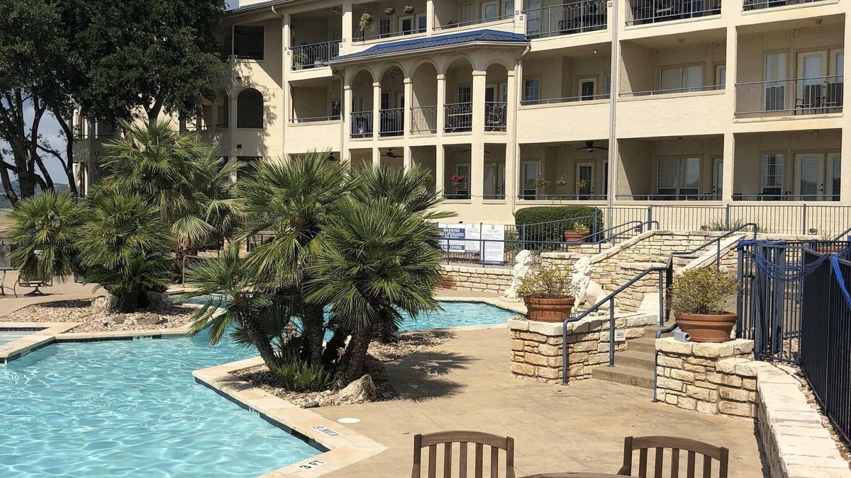 Highland Lake Estates Condo | Enjoy a sunkissed Retreat