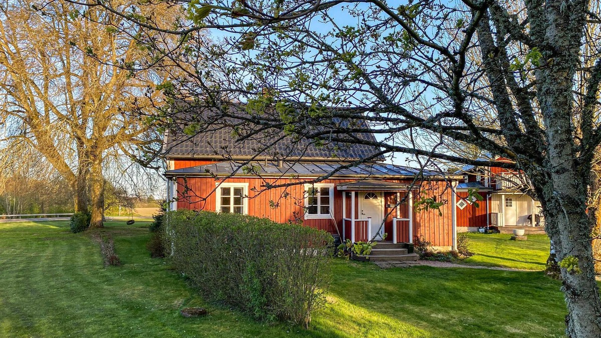 Bredaryd House | Enjoy a vacation with your own rowing boat, just a few steps from Storån