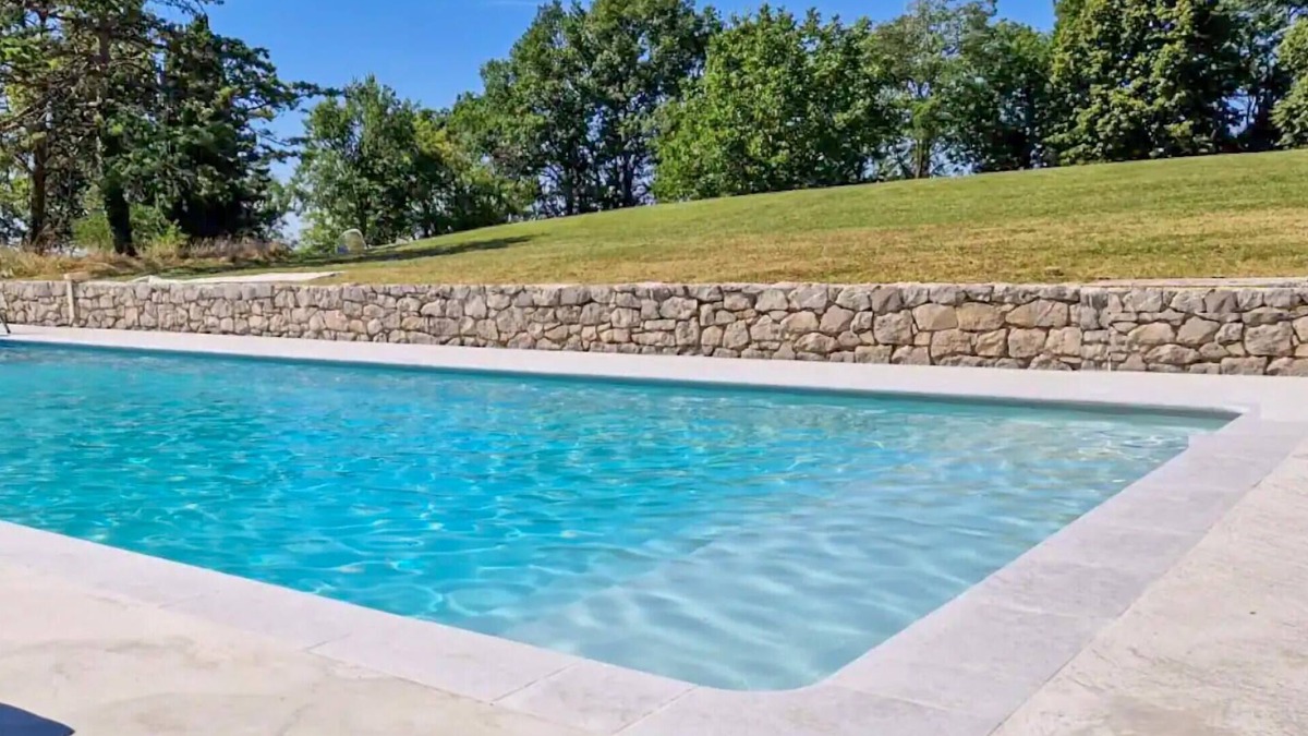 Tombeboeuf House | Enjoy a wonderful time in this child-friendly country house with pool and panoramic views.