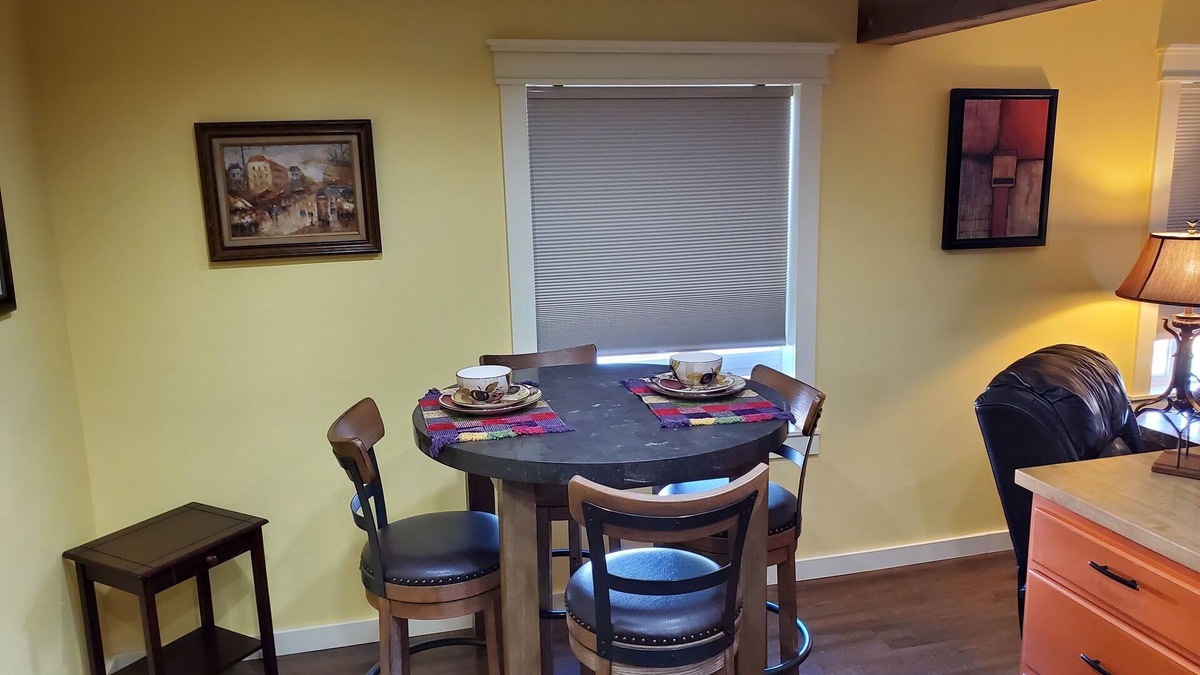 Florence Cottage | Enjoy All the Amenities the Oregon Coast Has to Offer
