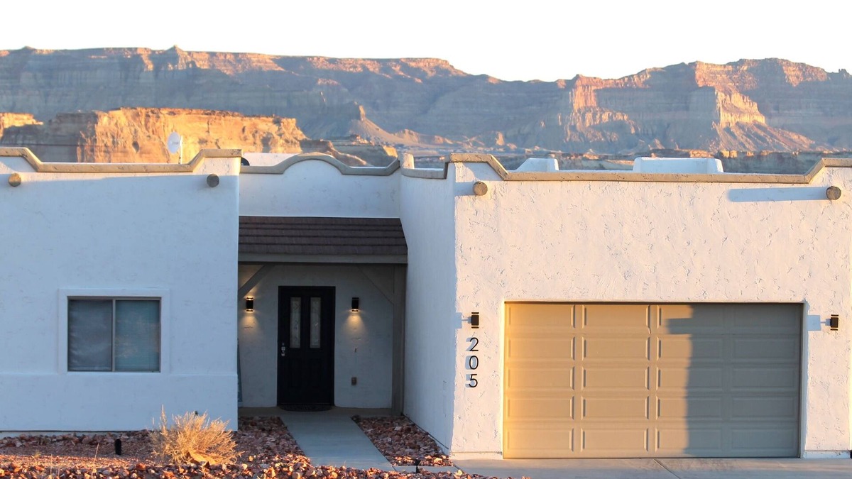 Greenehaven House | Enjoy Amazing Views, Prime Location & Boat Parking.