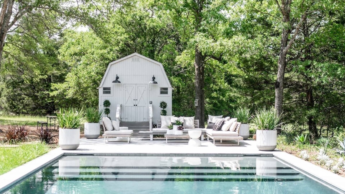 Round Top House | Enjoy an effortless girl's getaway + connecting with your besties.