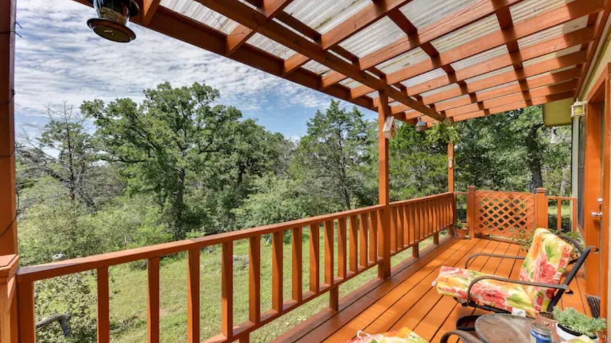 Wyldwood Cottage | Enjoy Austin and bring your pets! Relax and unwind after the Austin good times