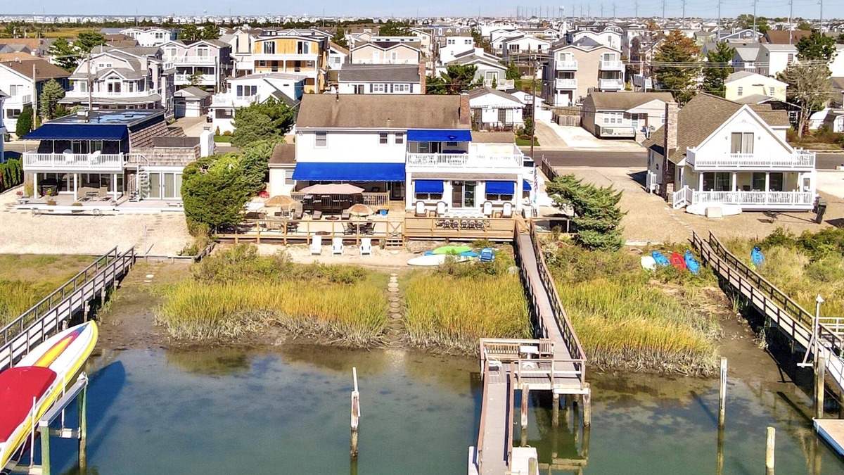 Avalon House | ENJOY BAY VIEWS! Bayfront home, shady front porch 2 boat docking areas, gameroom to watch TV, A short bike ride or walk to Avalon's fine business district for ice cream, dining, mini golf, shopping and more.