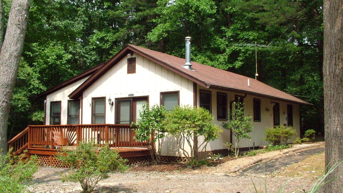 Livingston House | ENJOY Beautiful Lake Anna @ COZY FAMILY RETREAT with Boat Ramp and Marina Slips
