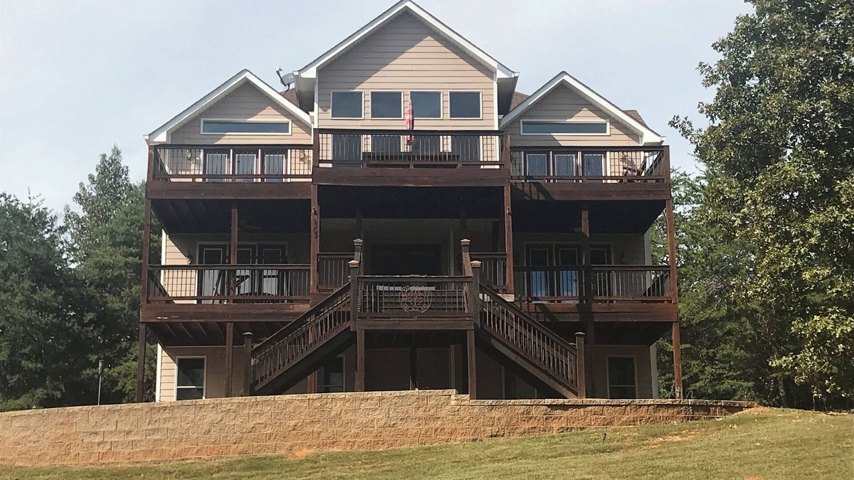 Fair Play House | Enjoy! Beautiful, Seasonal Views of Lake Hartwell with Private Community Dock
