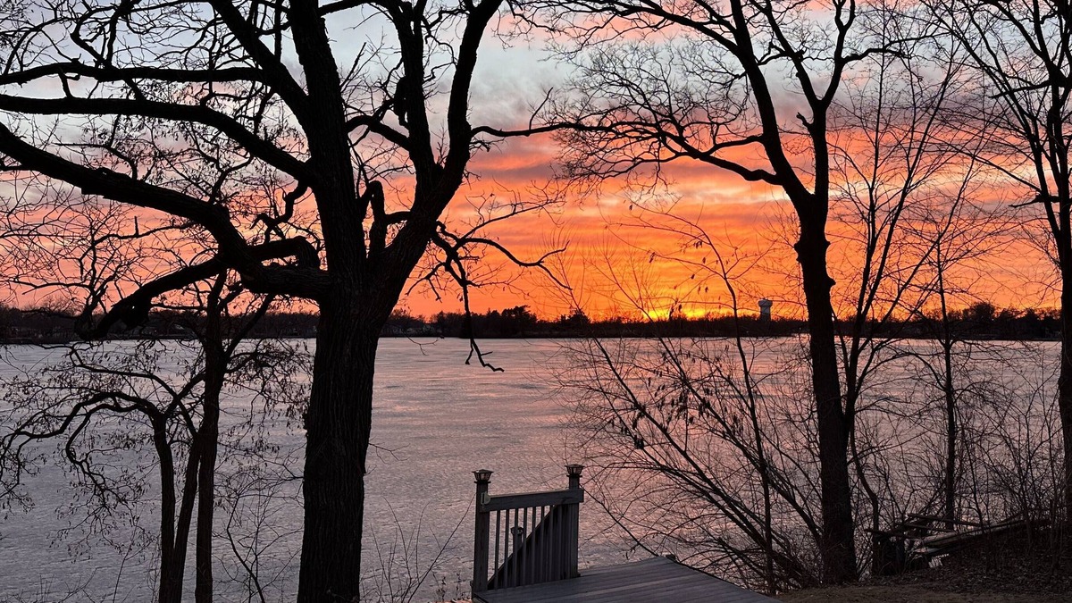 Elk River House | Enjoy beautiful sunsets year round from this cozy 3 bedroom home on Lake Orono.