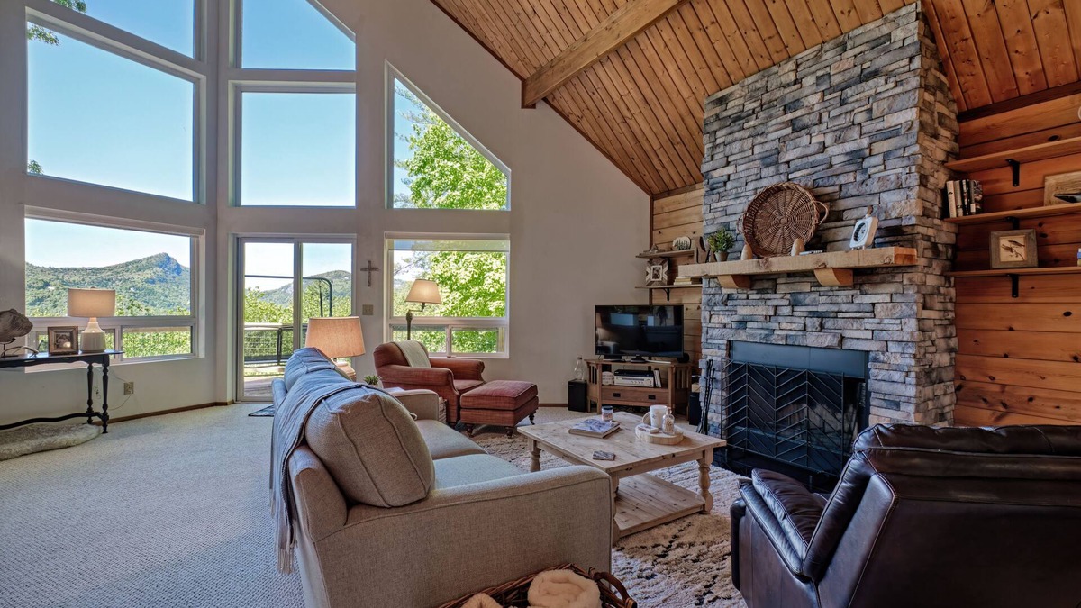Sapphire House | Enjoy Breathtaking Views in Sapphire - Happy Jack's Cabin