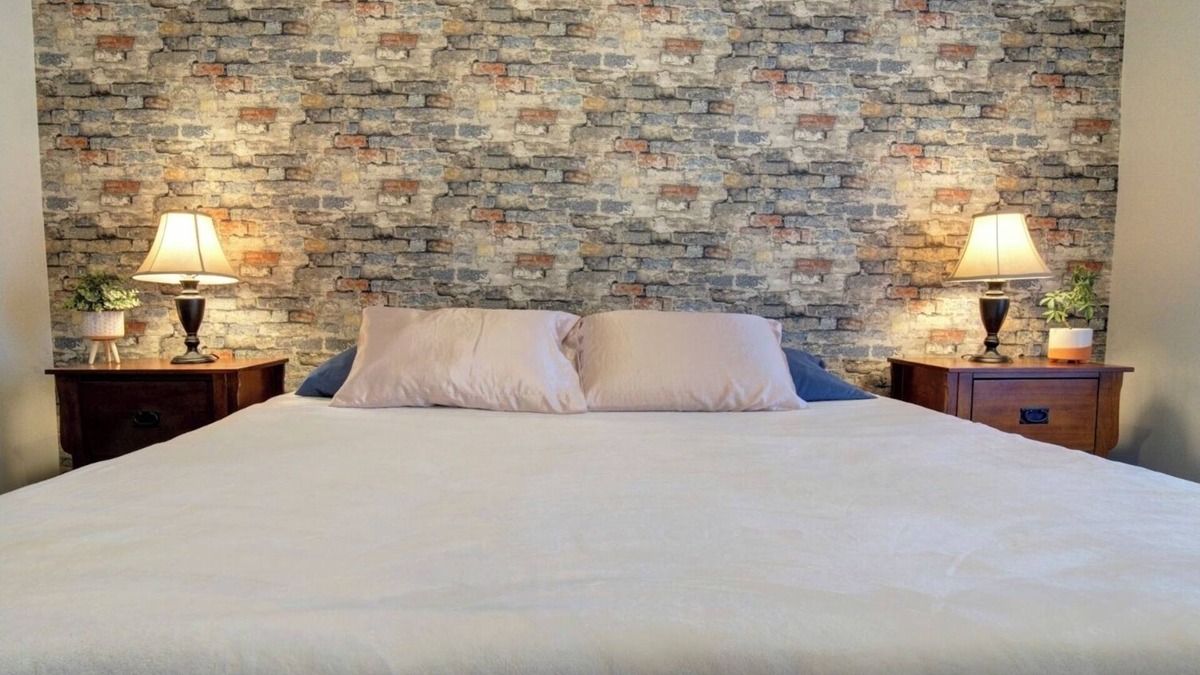 Calgary House | Enjoy calm suburbs of Calgary Alberta with quick access to the Rocky Mountains
