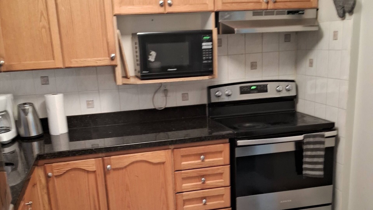 Bramalea House | Enjoy cottage serenity in the centre of a city