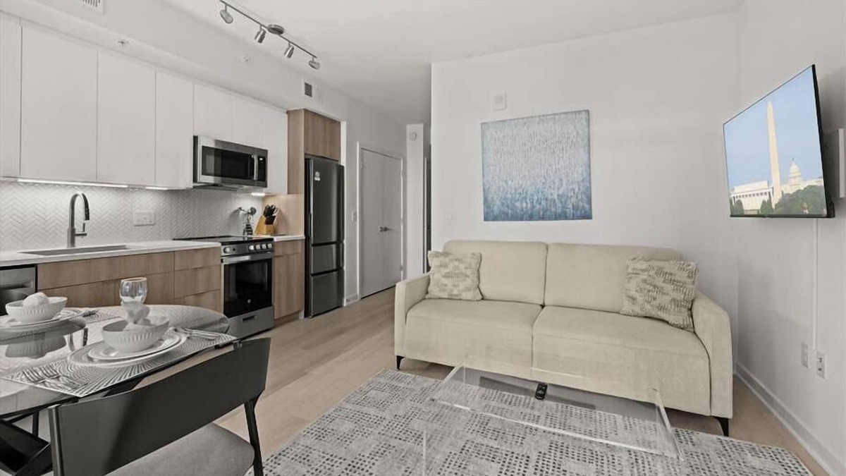 NoMa Hotel | Enjoy DC Views on your Private Balcony | Gym + Free Outdoor wifi