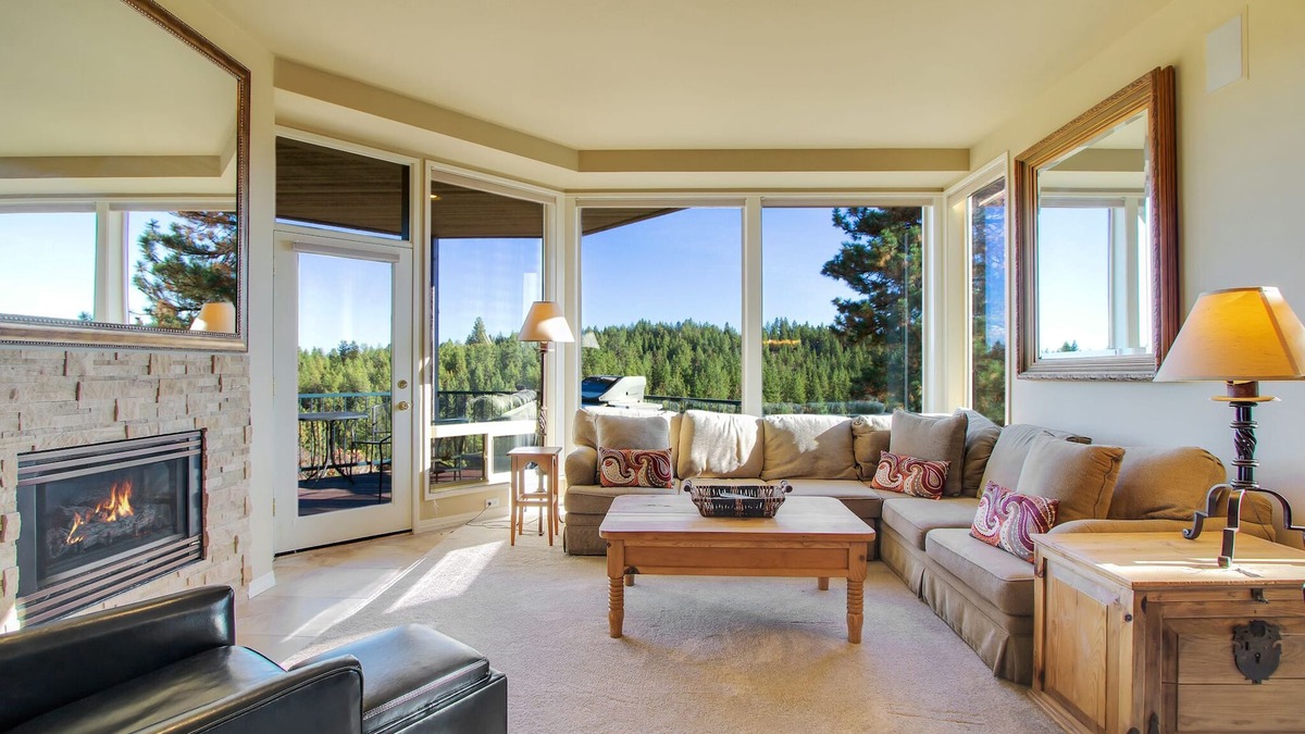 Century West Condo | Enjoy Deschutes River Views from Beautiful 1-Bedroom Mt. Bachelor Village Condo!