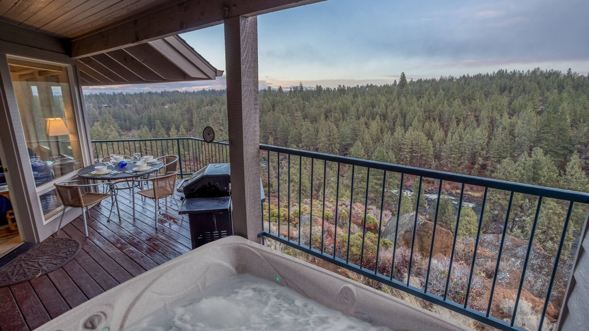Century West Condo | Enjoy Deschutes River Views from Beautiful 3-Bedroom Mt. Bachelor Village Condo